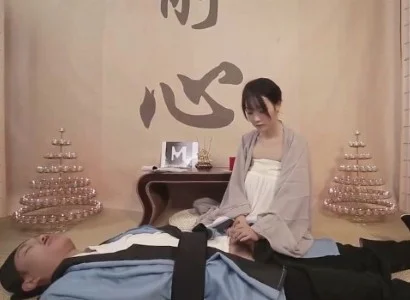 Cô gái áo tu và vị đạo sĩ bị thương