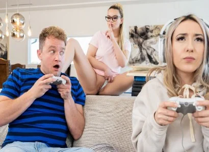 cô nàng bị bạn thân cướp mất người yêu vì suốt ngày cắm mặt vào game
