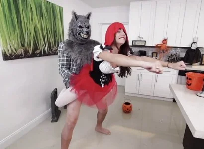 Cô bé quàng khăn đỏ chịch nhau cuồng nhiệt