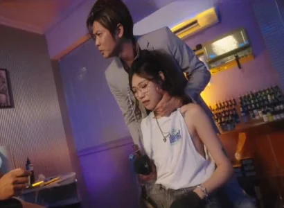 Nữ chủ tiệm bị cưỡng hiếp tập thể bởi nhiều người